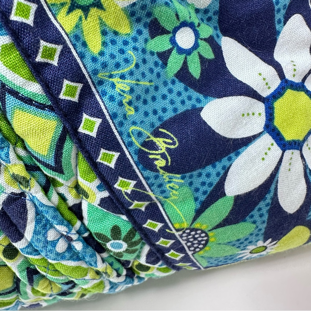Vera Bradley Daisy Daisy Travel Quilted Weekender Duffel Bag Blue Green - Picture 10 of 13
